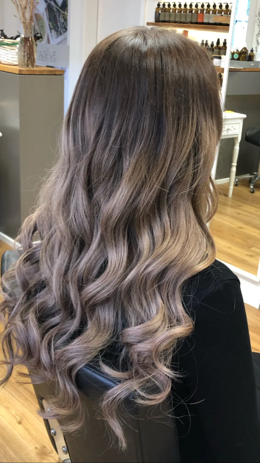 Ash Balayage und kuehle Blondtoene im Friseursalon ADEVE Waiblingen